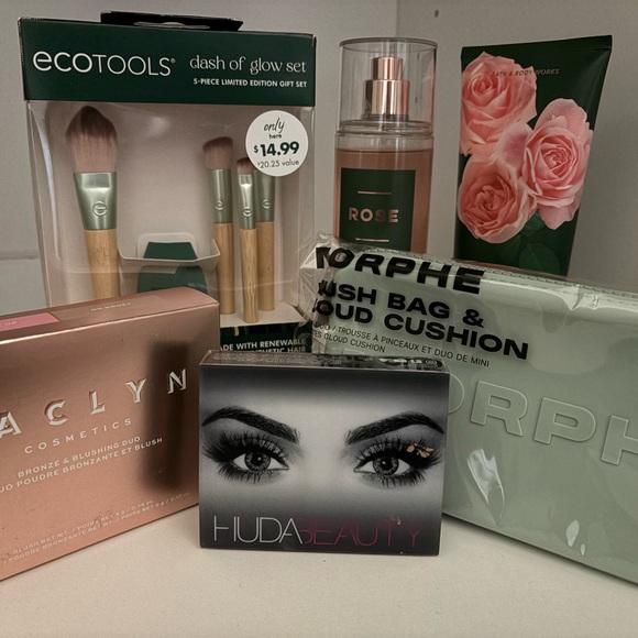 Makeup bundle - Picture 2 of 3